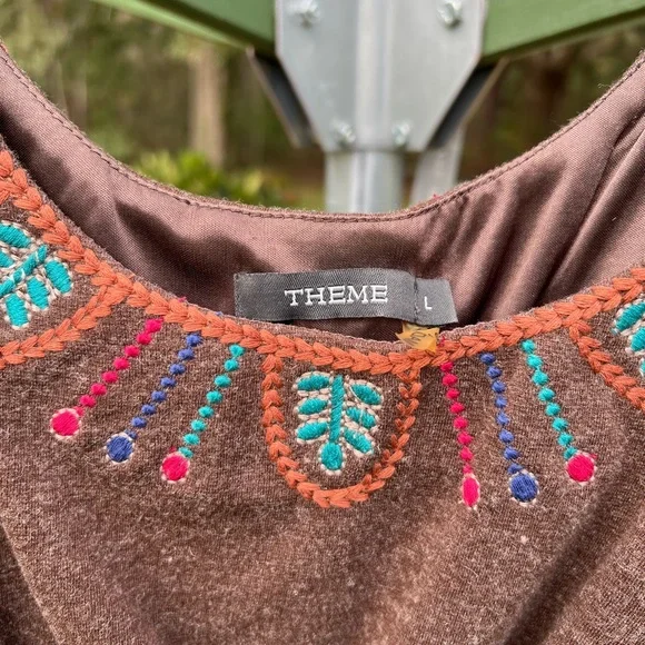 Theme wool blend, embroidered dress size M - Picture 2 of 5